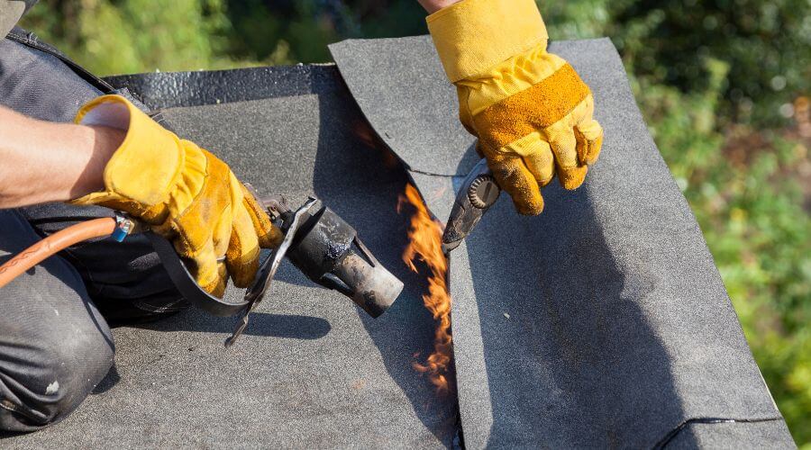 Professional flood damage restoration services in Lindsay, OK